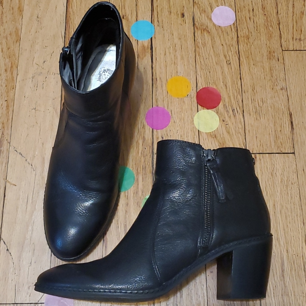 Anne Klein 7M Black Leather Boot